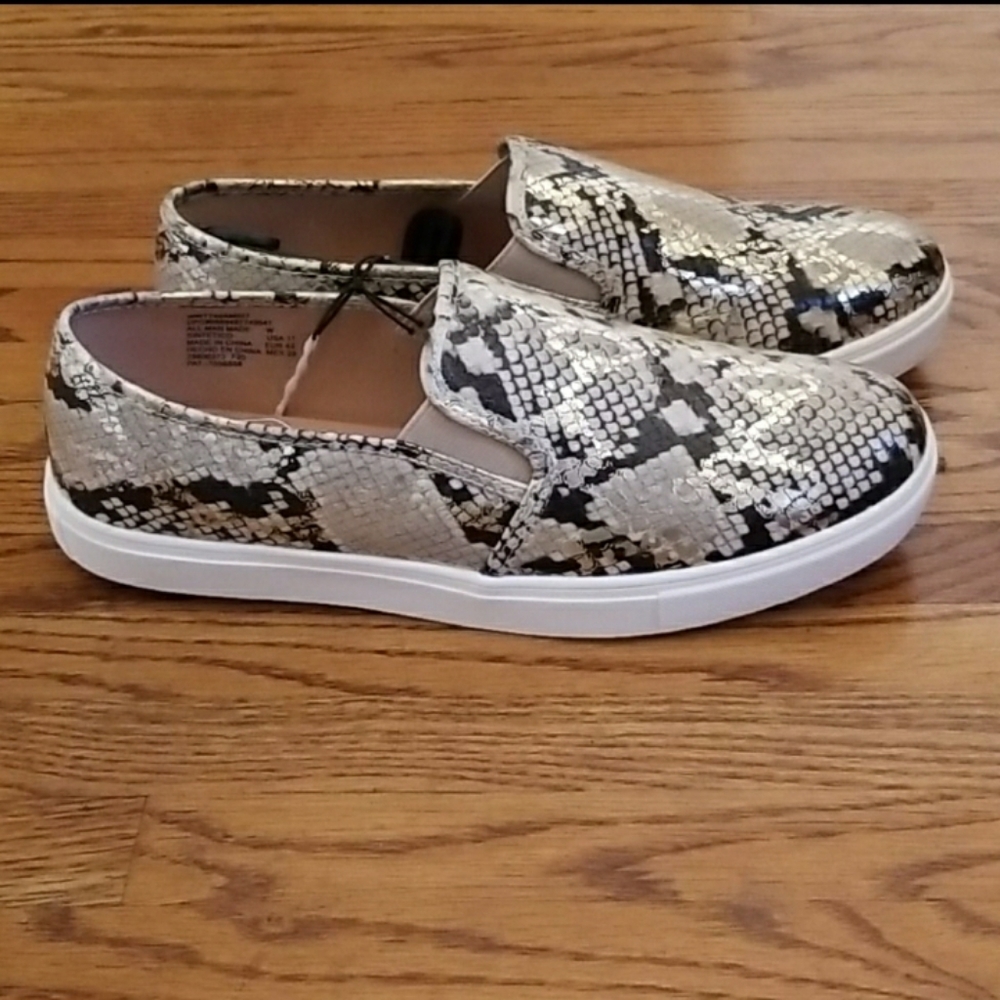 True & Time Snake Skin Print Sneakers NWT Size 11 W